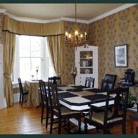 Quartermain House Bed & Breakfast フレデリクトン エクステリア 写真