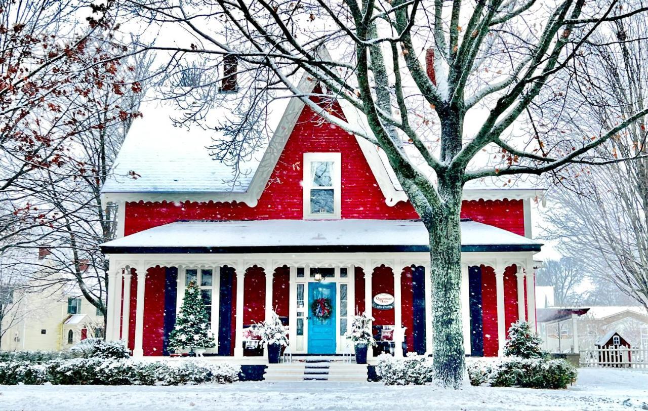 Quartermain House Bed & Breakfast フレデリクトン エクステリア 写真