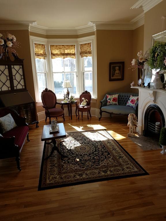 Quartermain House Bed & Breakfast フレデリクトン エクステリア 写真