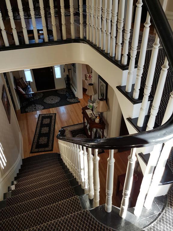 Quartermain House Bed & Breakfast フレデリクトン エクステリア 写真