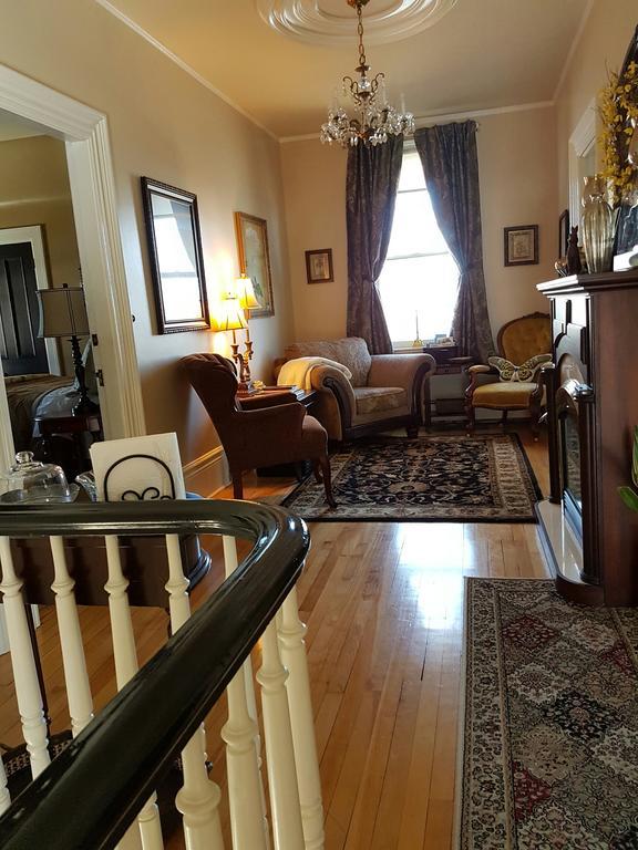 Quartermain House Bed & Breakfast フレデリクトン エクステリア 写真