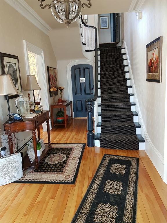Quartermain House Bed & Breakfast フレデリクトン エクステリア 写真