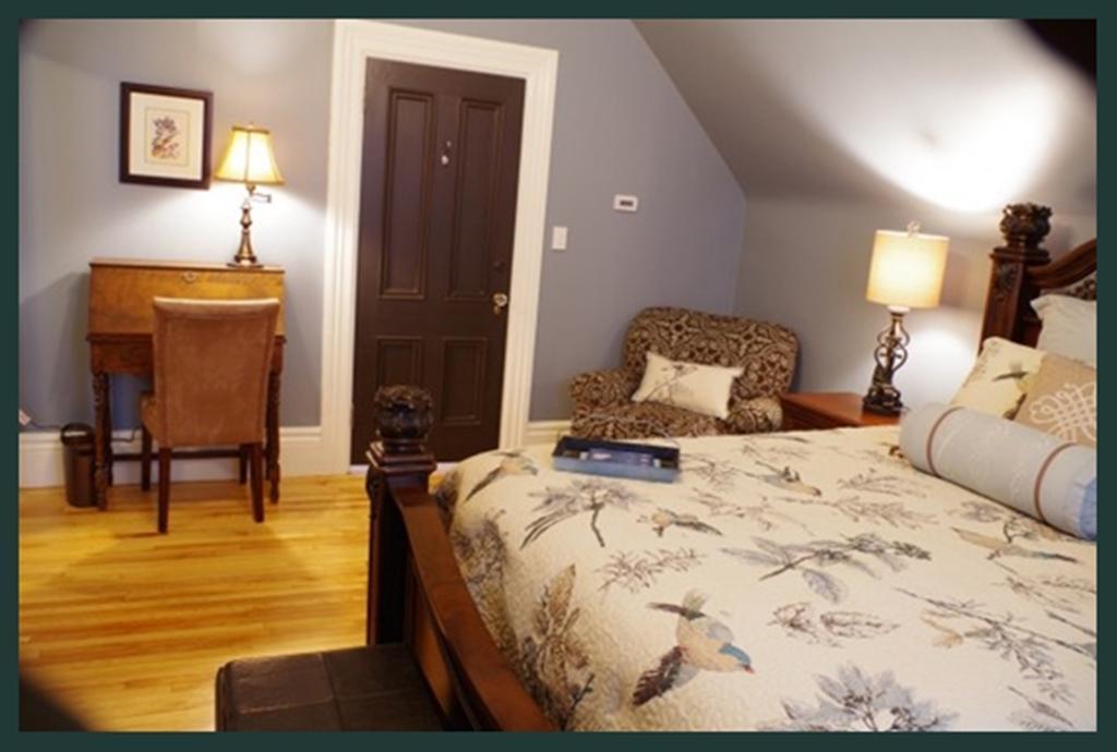 Quartermain House Bed & Breakfast フレデリクトン エクステリア 写真